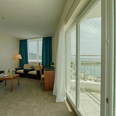 Berlin Golden Golden Sands