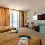 Berlin Golden & Хотел Златни пясъци