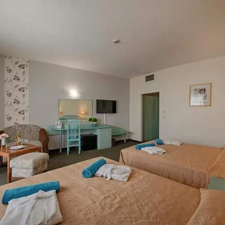 Berlin Golden Златни пясъци