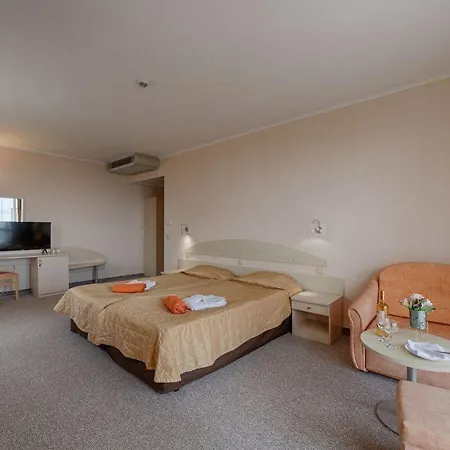 Berlin Golden Inclusive&beach Hotel 4*